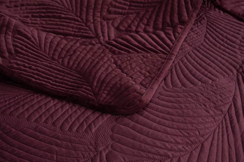 Покрывало 240х260 и 2 наволочки Sofi De MarkO Ноэль бордовое