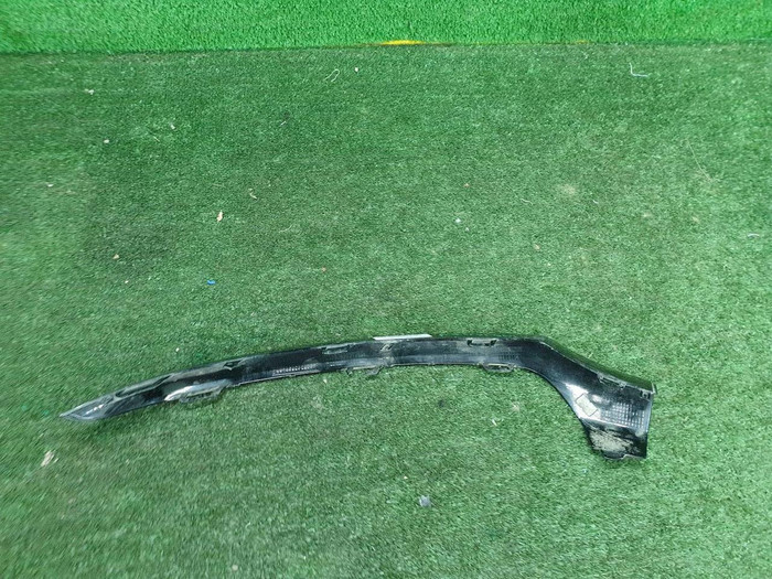 Молдинг переднего бампера правый Mercedes C w205 (2014-2018) AMG