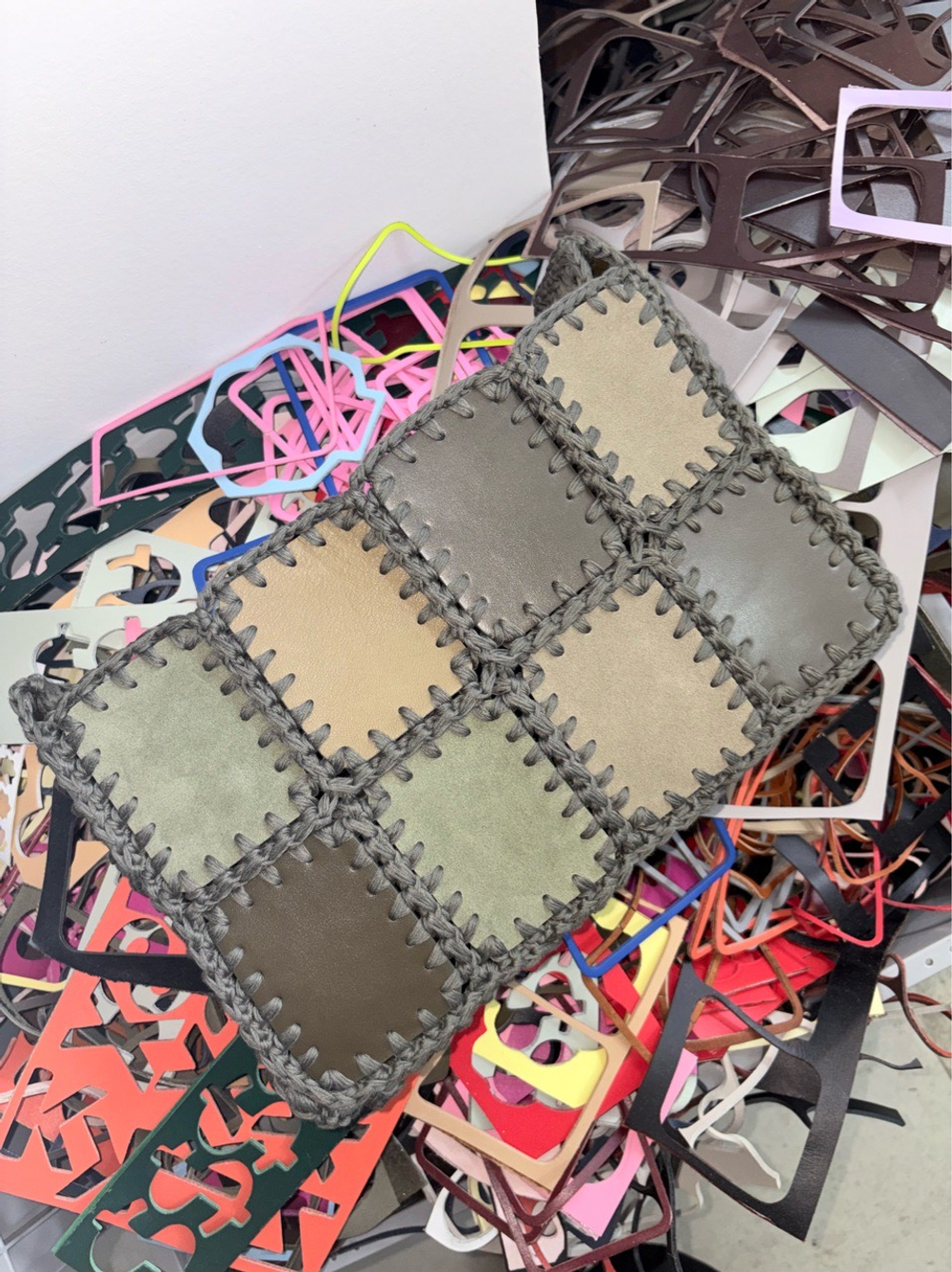 SAMPLE SEVA MULTI KHAKI SUEDE M