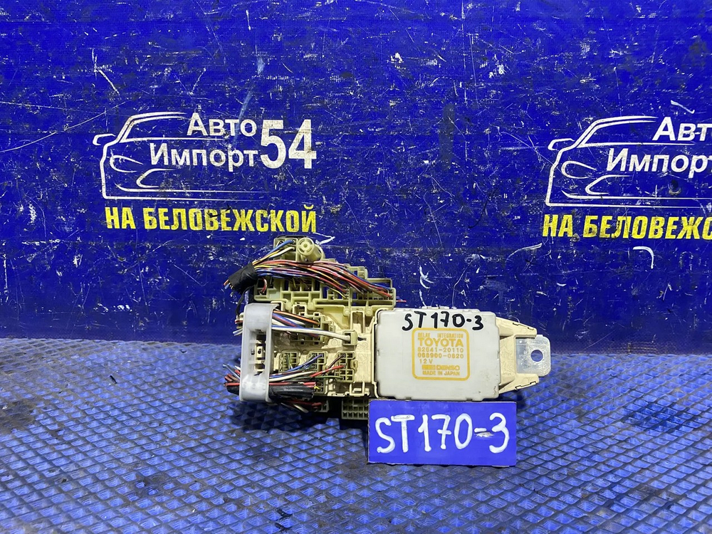 Блок предохранителей салонный TOYOTA CORONA 1990