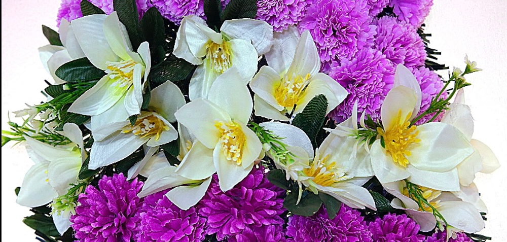 венок ритуальный 65 см высотой на ножках