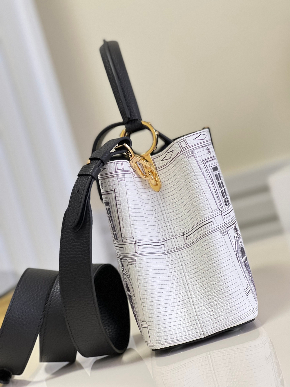 Louis Vuitton Capucines MM