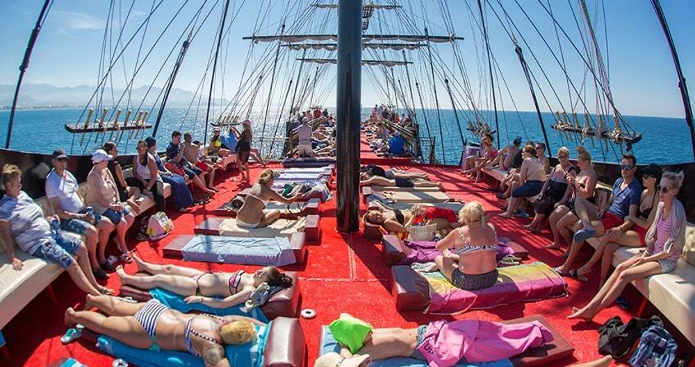 Морская прогулка на Пиратском корабле