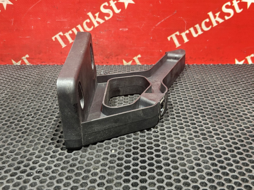 Кронштейн солнцезащитного козырька левый