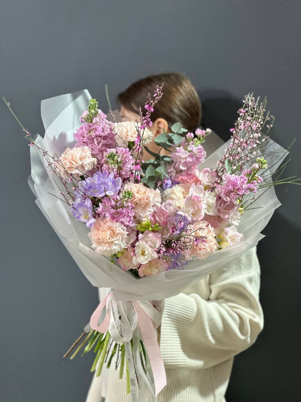 Воздушный букет весенних цветов