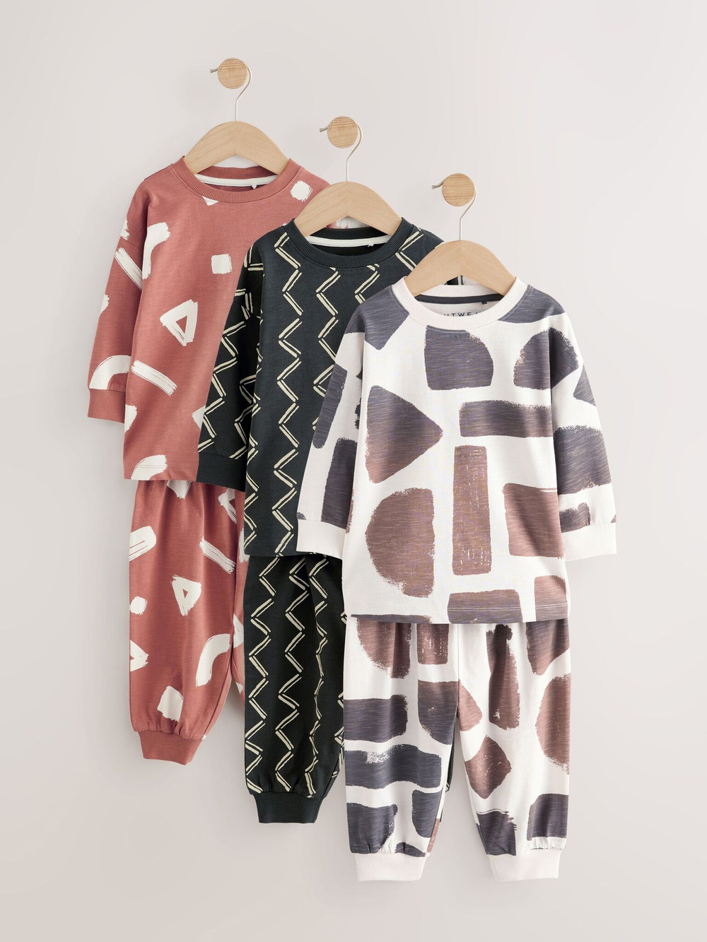 Пижама для мальчика Next AC0-918, 3 шт., Черный, Молочный, Кирпичный