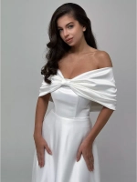 Свадебное платье с бантом и открытыми плечами