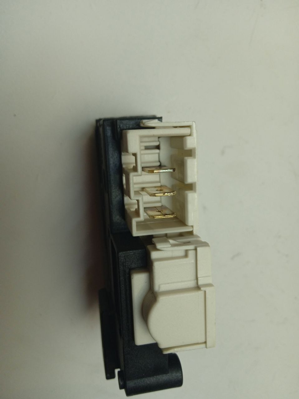 VMUF 501 B кт4 Устройство блокировки люка стиральной машины Ariston, Indesit C00307442 б/у