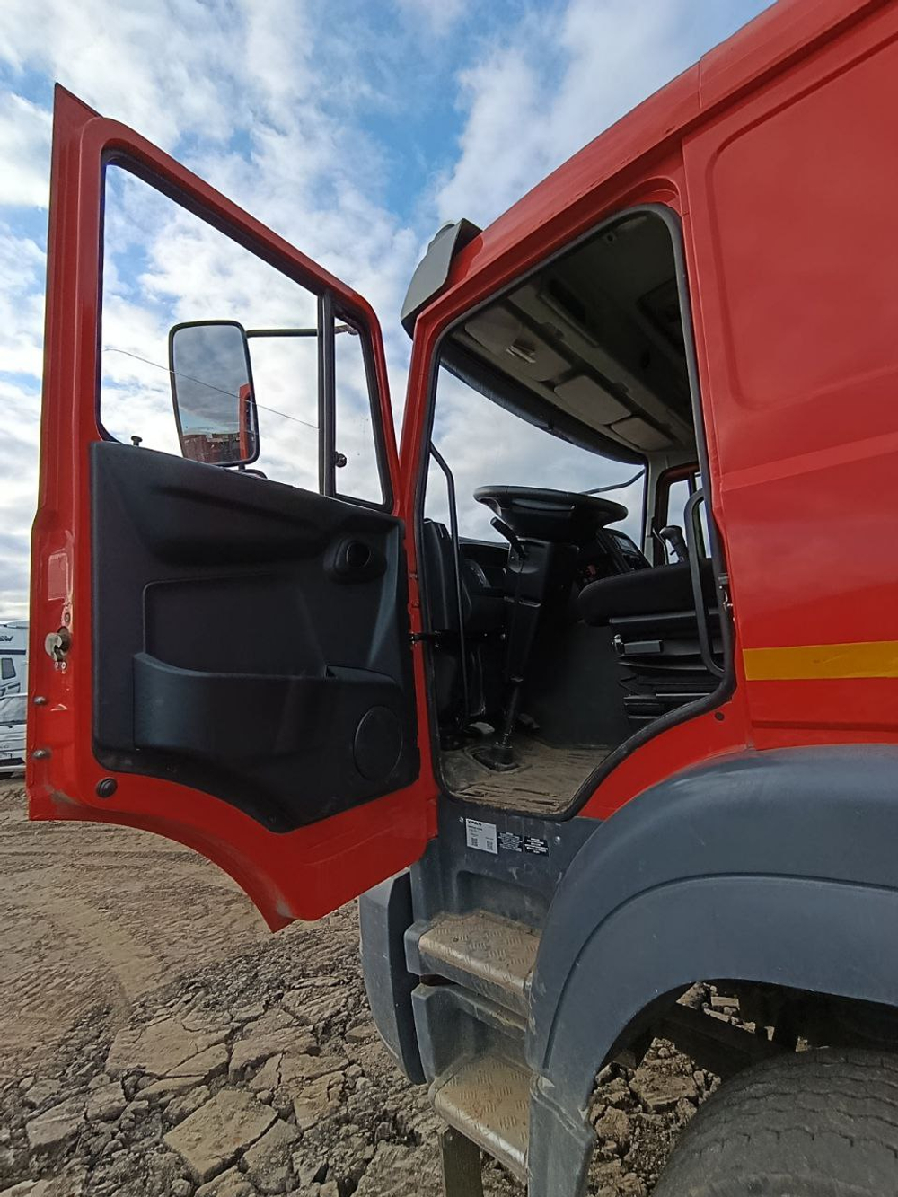 Ural С35510 6x4 Самосвал С35510 (Дизельный, 11,1 л, 420 л.с., МТ)