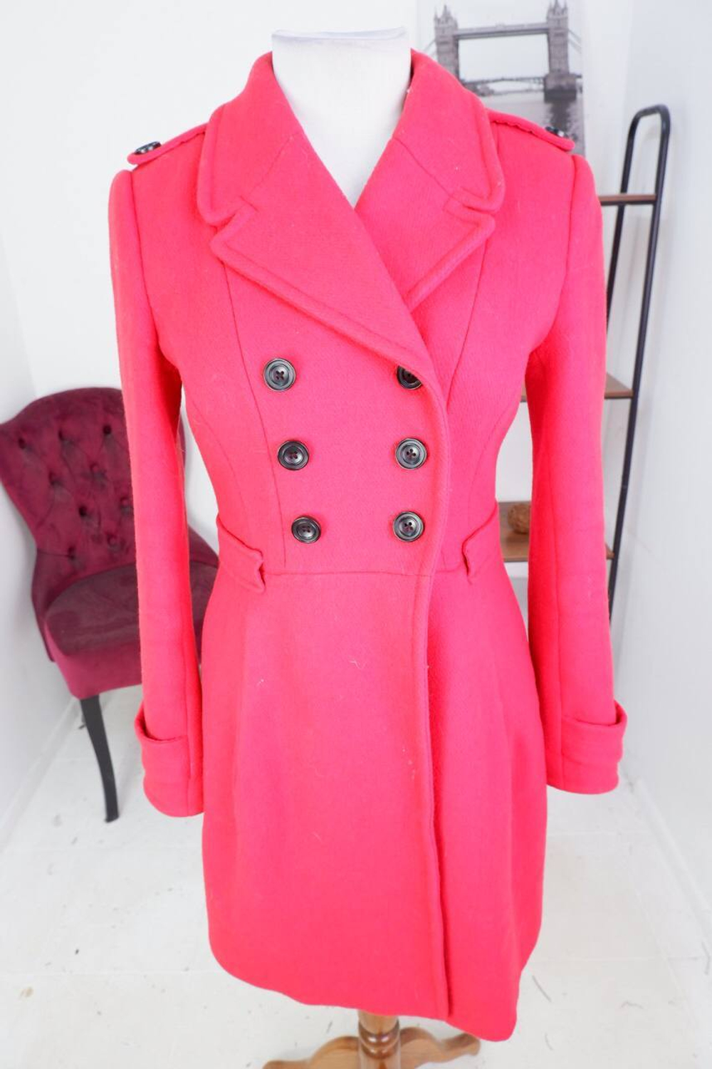 Пальто Zara для романтического образа, маркировка М, визуально на 46 размер