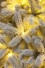 Заснеженная елка с гирляндой встроенной «Русская Императрица» (Литая хвоя) 270 см / 2,7 м