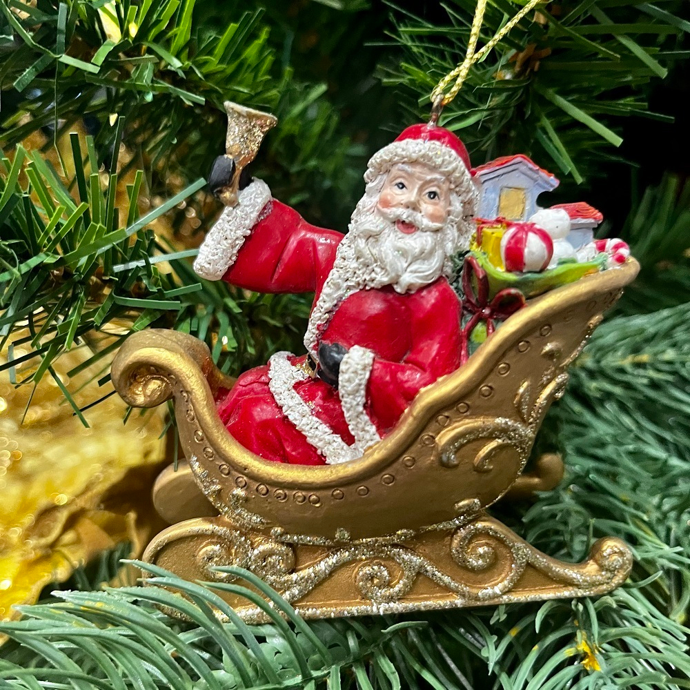 Санта в золотых санях