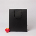 Пакет 33x40x16, черный, витой шнур, картон VIP