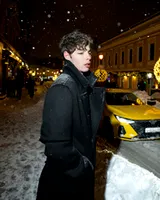 Черное пальто 