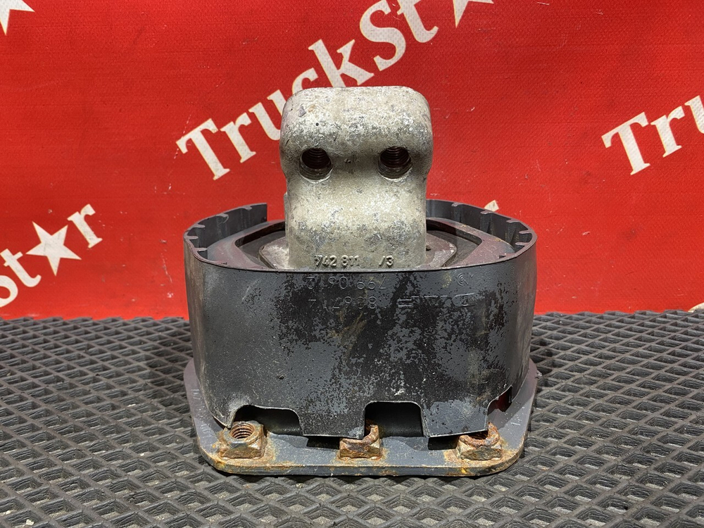 Подушка двигателя задняя