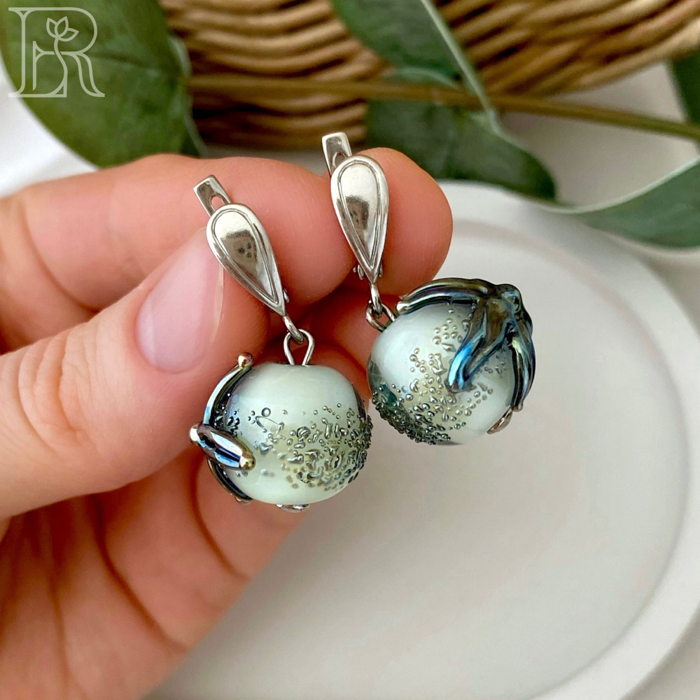 LEFIREL' Серьги серебряные женские "Мальдивы" с бусинами из муранского стекла / ювелирные украшения из родированного серебра 925