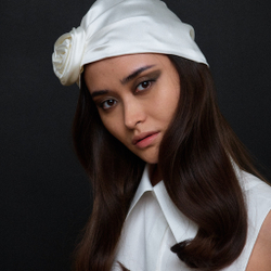 Чалма белая с розой