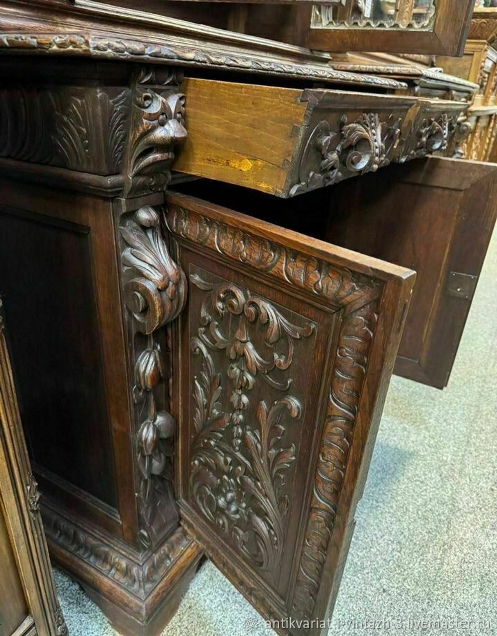 Антикварный буфет