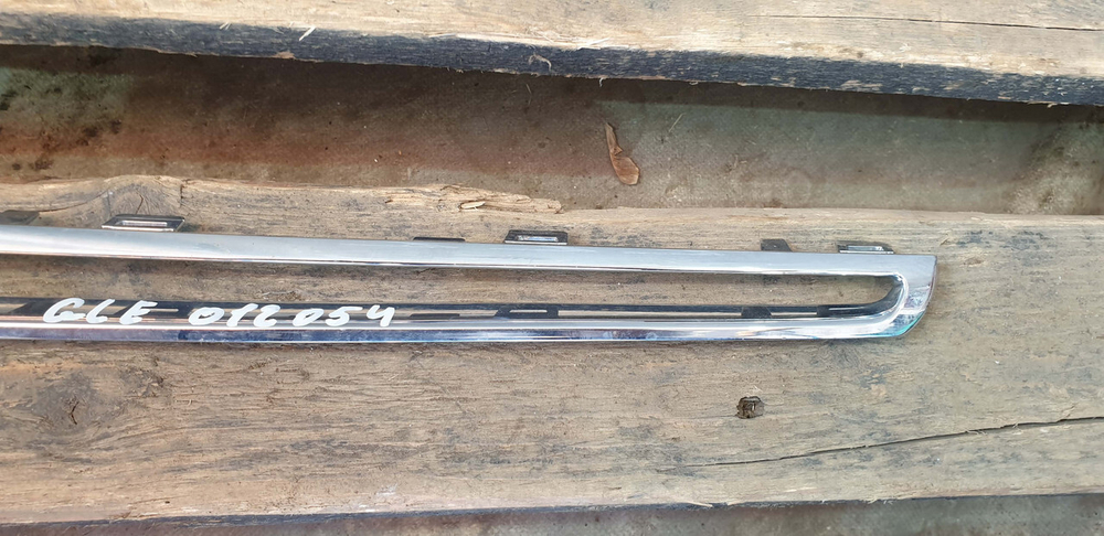 Молдинг решетки радиатора  Mercedes GLE (W166) 15-18 Б/У Оригинал A1668881585