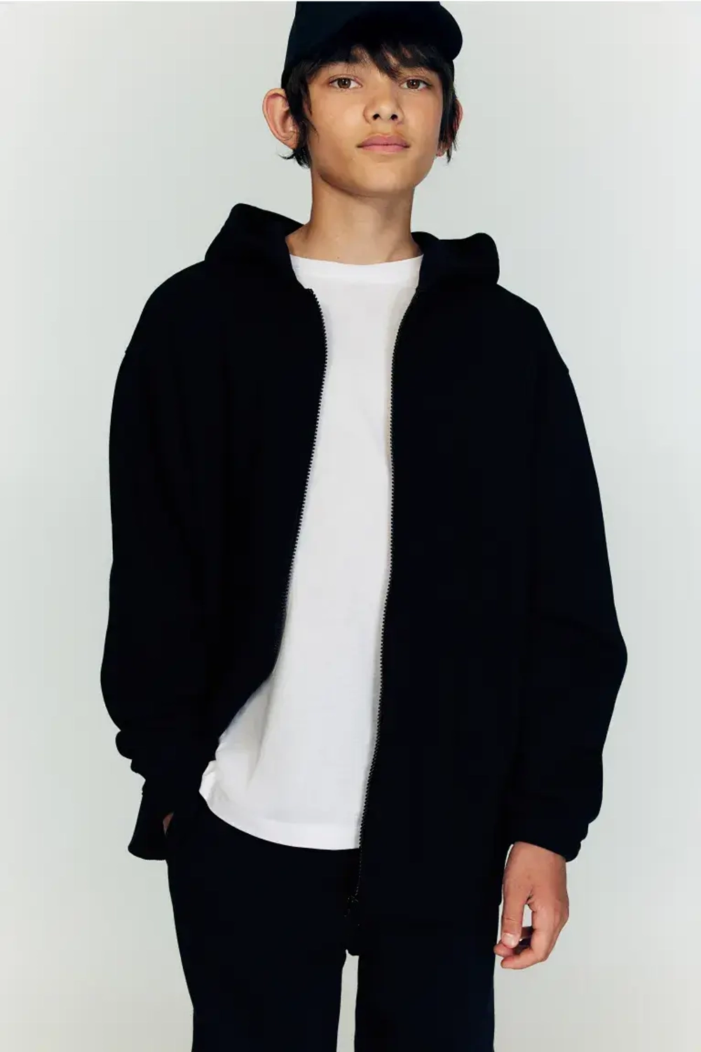 H&M Толстовка с капюшоном и застежкой-молнией, черный