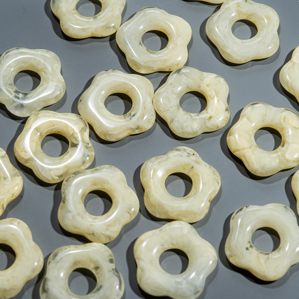 Подвеска "Незабудка", 25мм, нежно-желтый акрил