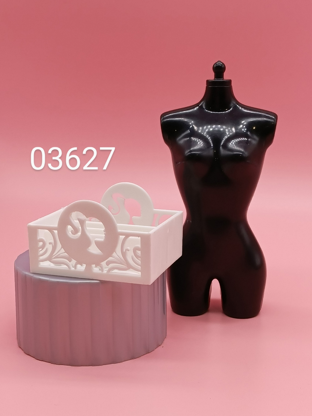 Аксессуар для куклы Барби винтаж - корзина. 03627