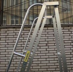 Лестница-платформа фиксированной высоты алюминиевая MEGAL ЛПФВА Н=1.8-3 передвижная