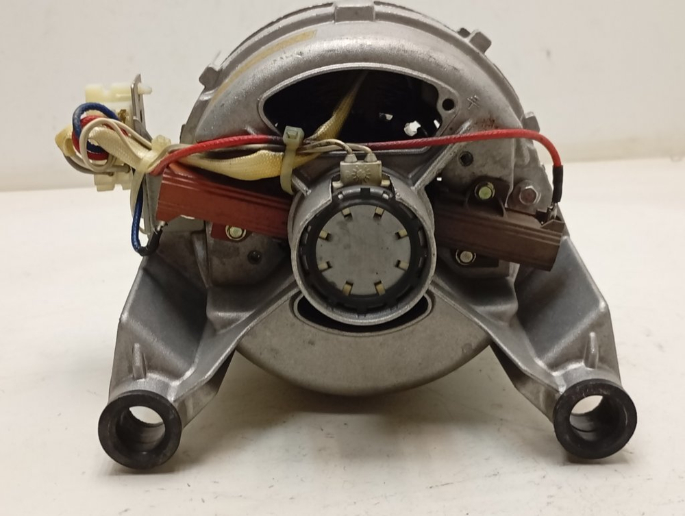 WMV1600BY/01 кт39 Двигатель для стиральной машины Bosch 141642 б/у