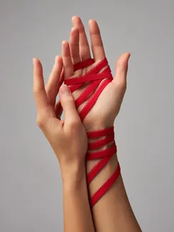 100 К-94/9 Резинка ажурная Lauma 9 мм, красный 100