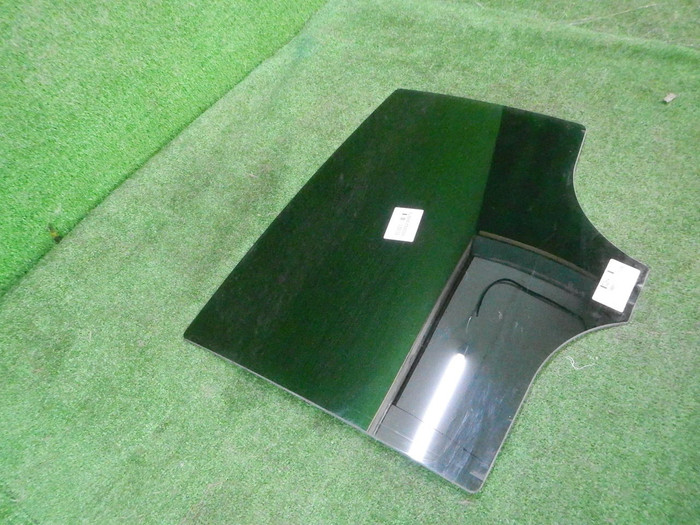 Стекло двери заднее левое Mercedes GLC C253 16-23