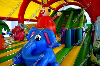 Коммерческий надувной батут "Зверята с крышей" 10*7*6 м