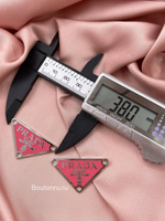 Логотип металлический Прад. серебро с розовым