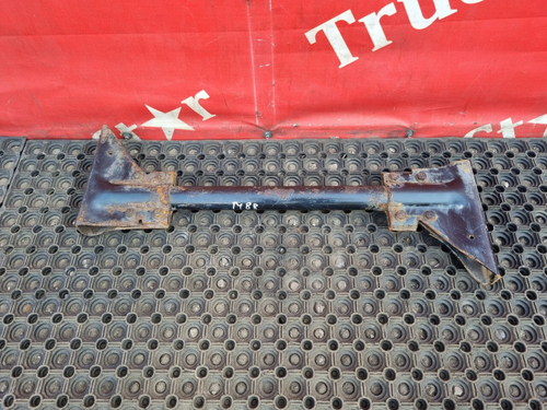 Кронштейн межосевого спойлера