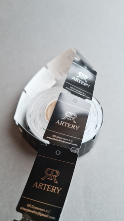 Печать серебряным цветом на черных бирках 30*50,8