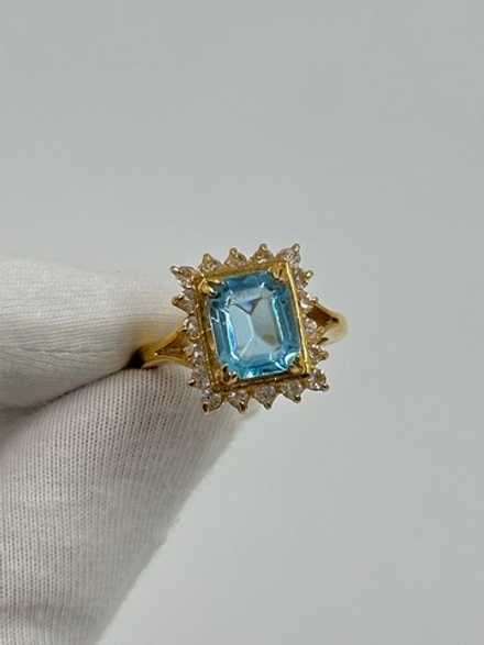 Кольцо с голубым кристаллом