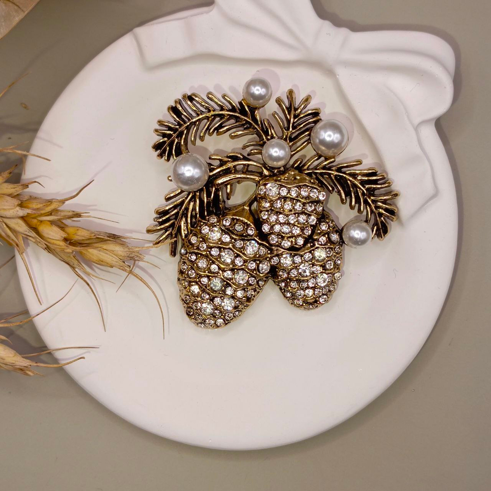 Брошь "Еловые шишки"