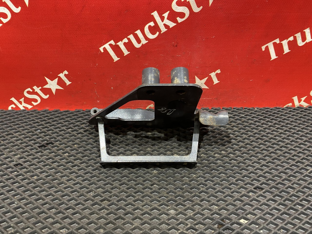 Кронштейн бампера правый 2019г