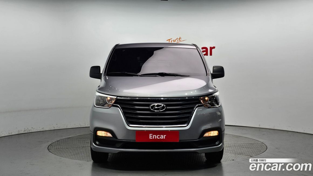 Hyundai The New Grand Starex Van 5-и местный (06.2020)