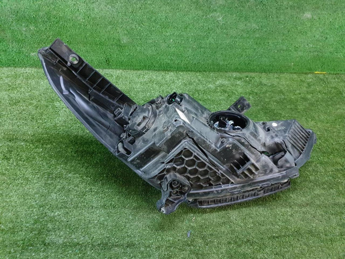 Битая Фара левая Hyundai Solaris 2 (2017-2020) галоген