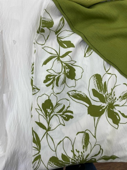 Лен бохо зеленые цветы на белом