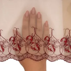 Вышивка на сетке песочная/т.красная (левая) 18 см