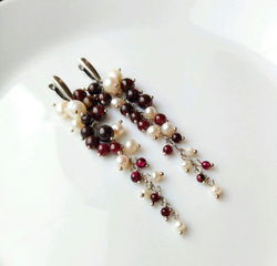 Серьги грозди длинные с натуральными камнями гранатом и жемчугом