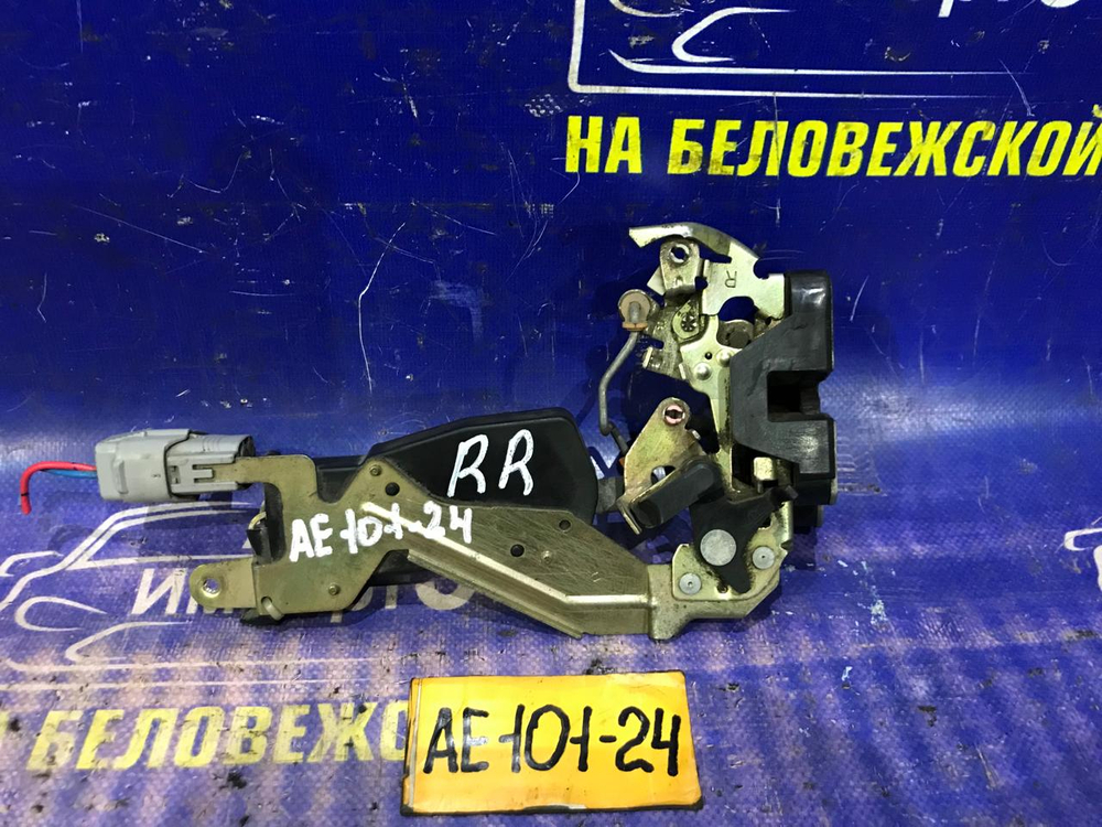 Замок двери задней правой TOYOTA MARINO 1992