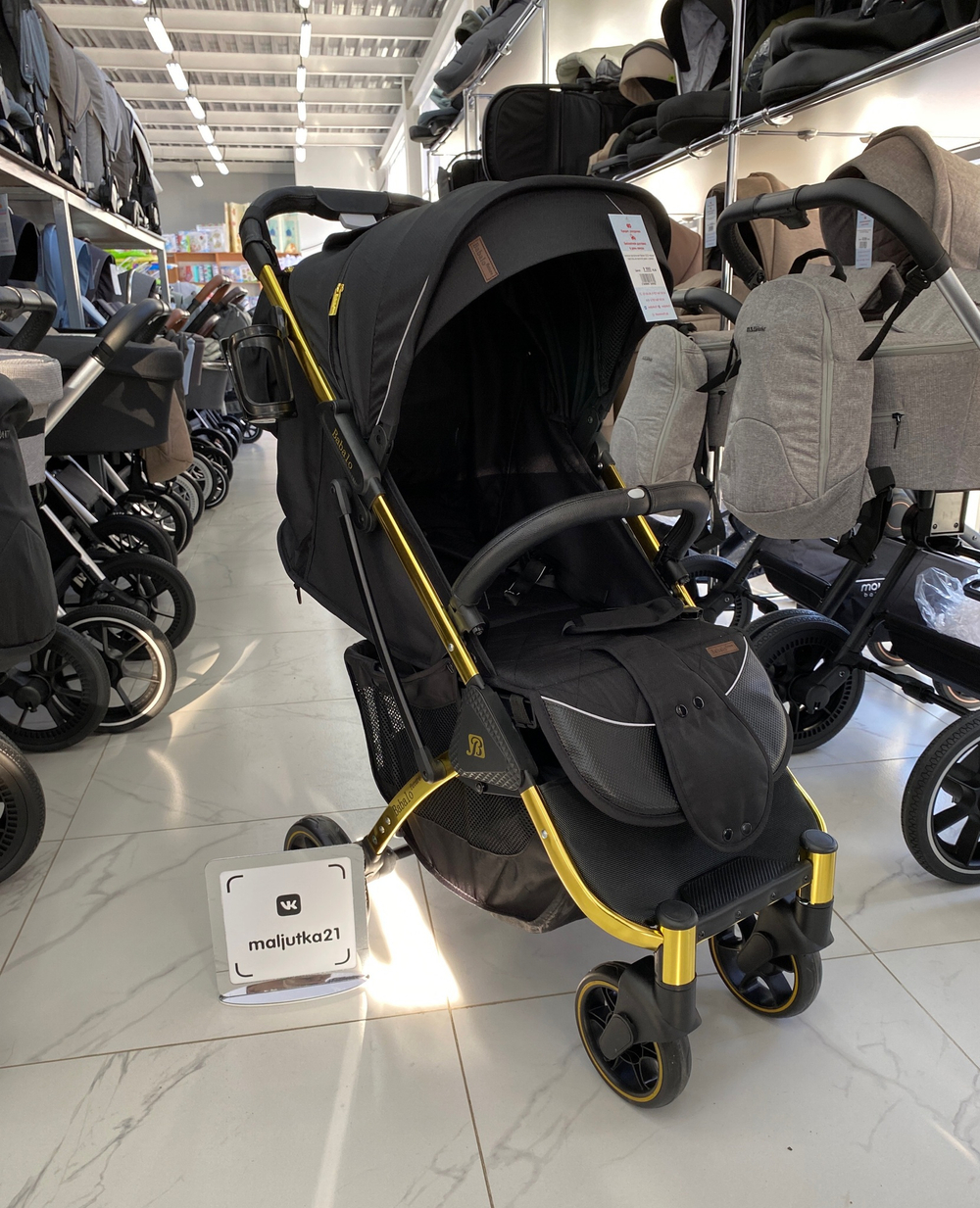 Коляска прогулочная Babalo 2022 чёрный текстиль на золотой раме с сумкой