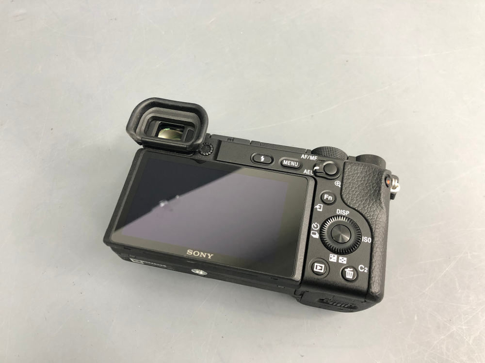 Sony A6400 12.100 кадров