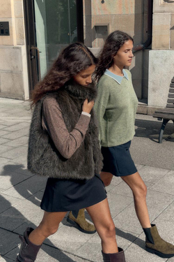 ZARA ЖИЛЕТ ИЗ ИСКУССТВЕННОГО МЕХА, СЕРО-КОРИЧНЕВЫЙ