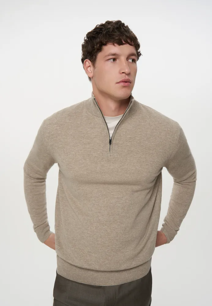 Коричневый свитер из baby cashmere с воротником