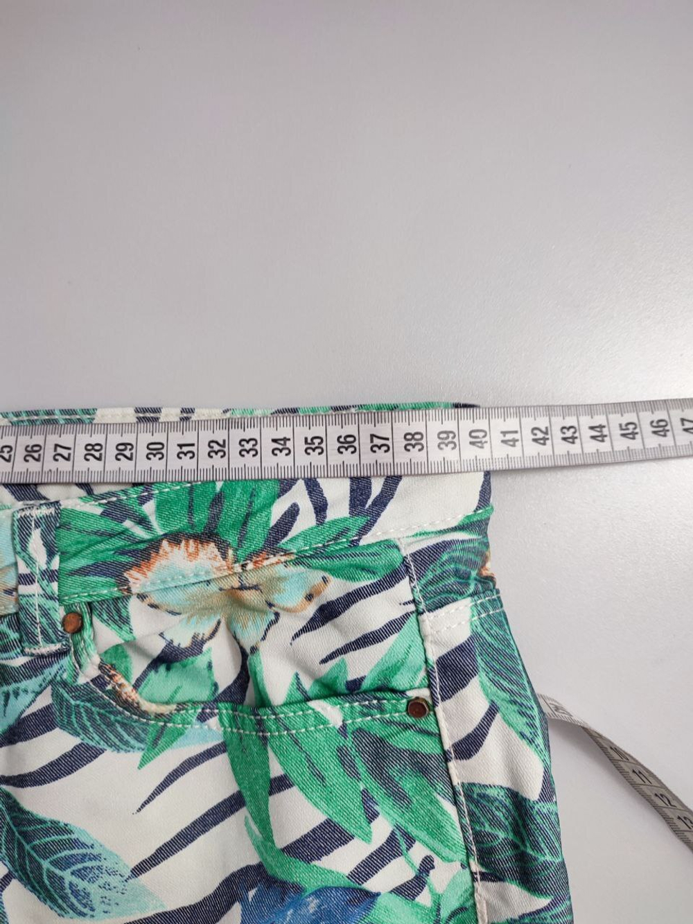 Джинсы Zara ляпистые 44 размер