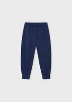 толстовка с брюками и футболкой