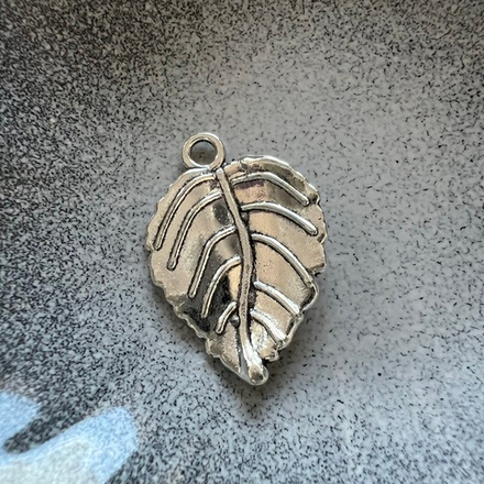 Подвеска дерево-лист. Античное серебро. Фурнитура для изготовления украшений и аксессуаров.
